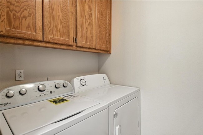 Building Photo - 3bd/2.5ba Everett Duplex