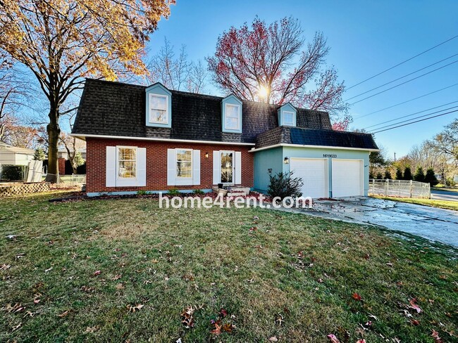 Primary Photo - Wonderful Four Bedroom Home in Overland Pa...