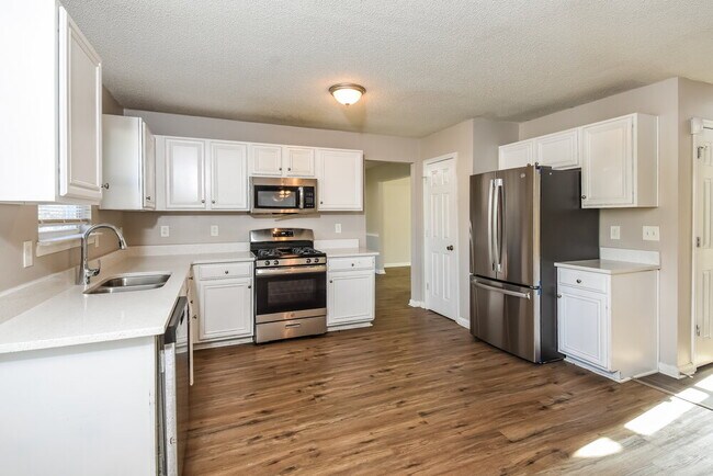 Building Photo - 6083 Trotters Cir