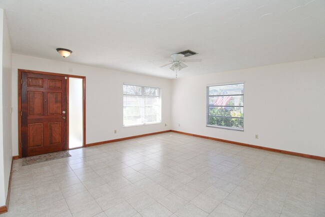 Building Photo - ** 2/2 HOME IN NAPLES PARK UNFURNISHED ** ...