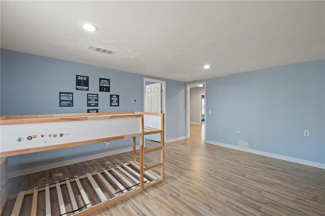 Building Photo - 675 Clearwater Pl
