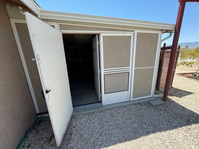 Building Photo - Charming 3-bedroom home located in the picturesque town of Pahrump!