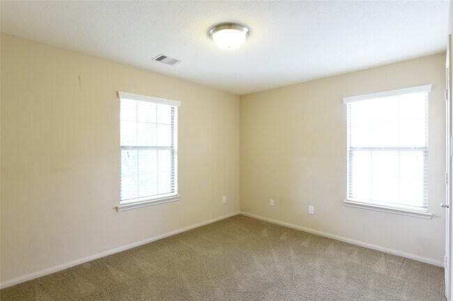 Building Photo - 118 E Lasting Spring Cir
