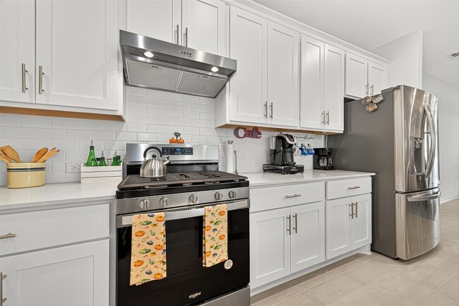 Building Photo - 8047 Prospect Dr