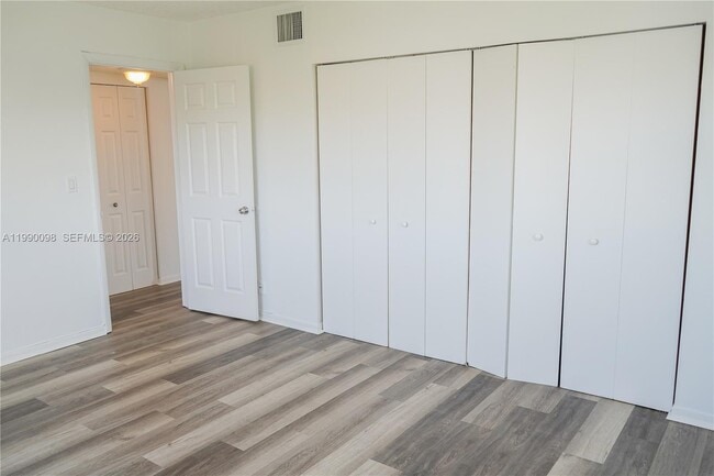 Building Photo - 2008 Jackson St