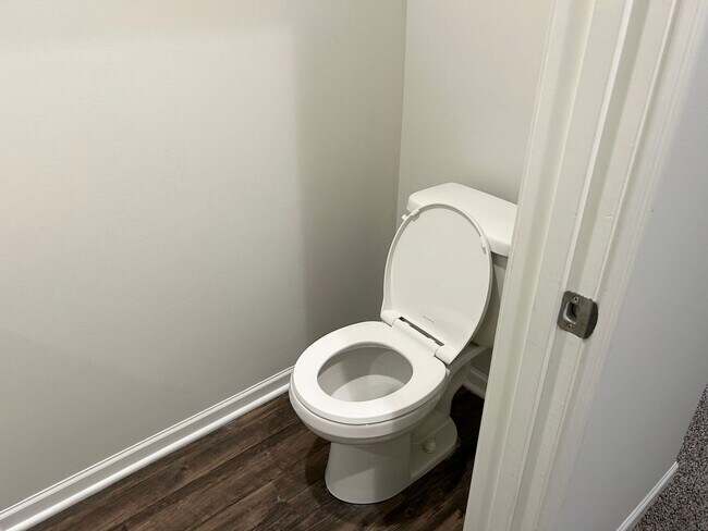 Building Photo - 3 Bed Townhome in Grain Valley