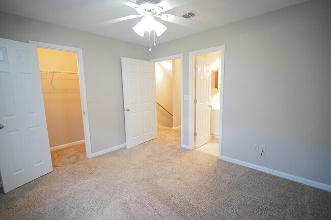 Building Photo - 2414 Manzanita Ct