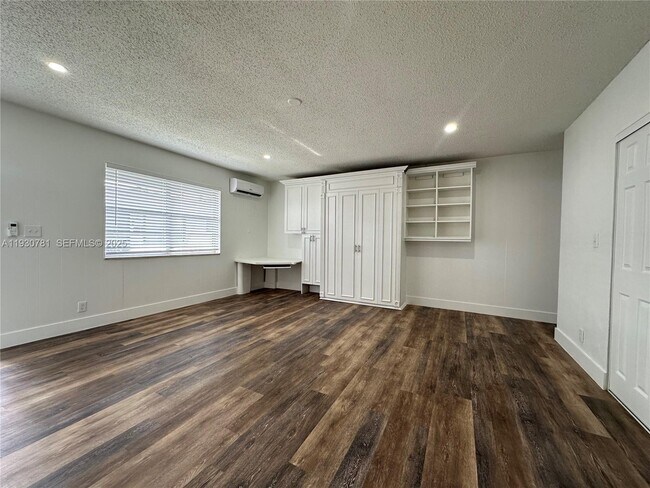 Building Photo - 112 NW 2nd Ave