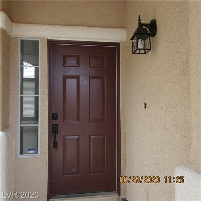 Building Photo - Beautiful 3 Bedroom/2.5 Baths in Summerlin