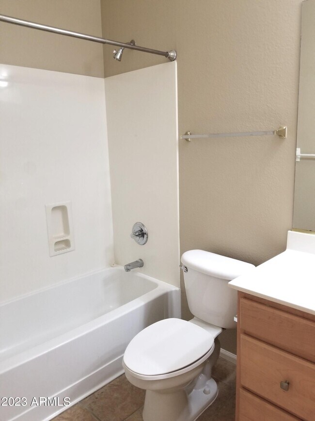 Building Photo - 712 E Marigold Pl