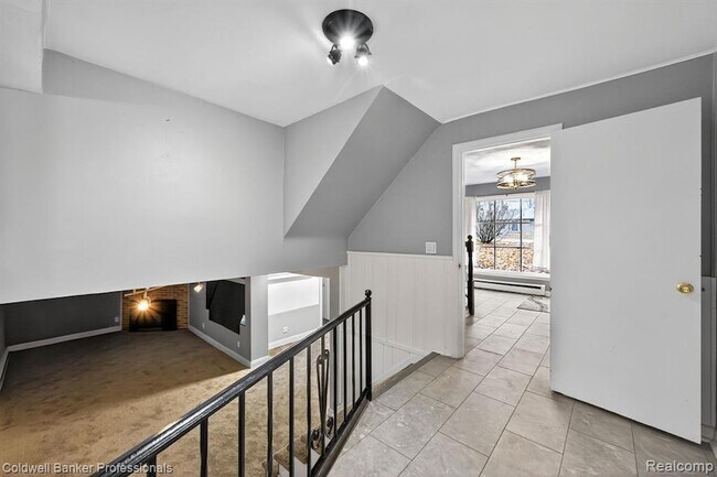 Building Photo - 4448 Greenwood Dr