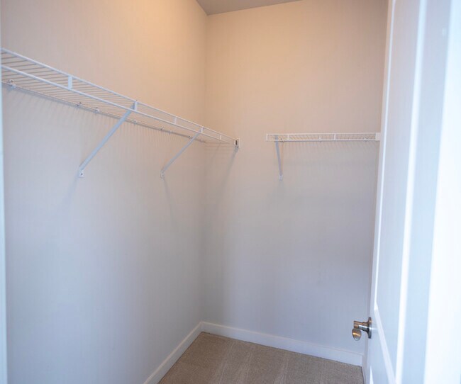 Building Photo - 2110 Holtz Ln