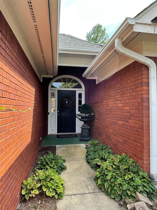 Building Photo - 714 Berry Ln