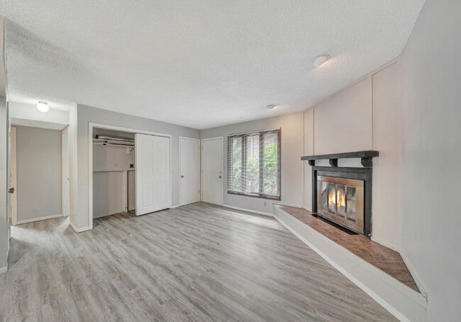 Building Photo - 222 B St