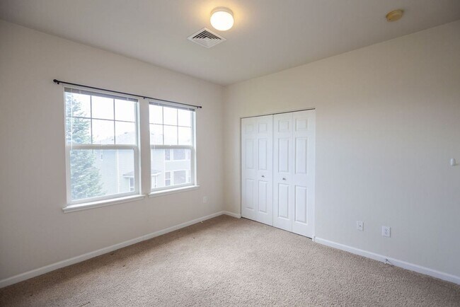 Building Photo - 2421 Owens Ave
