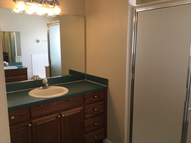 Building Photo - 2408 Groveway Dr