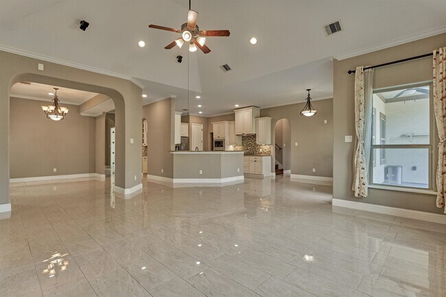 Building Photo - 106 Bella Luce