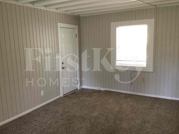 Building Photo - 135 Harris Cir