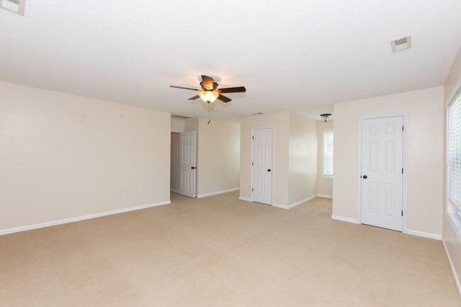 Building Photo - MOVE-IN READY