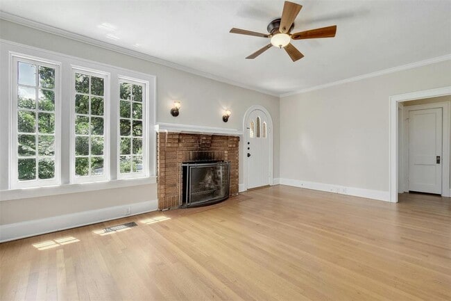 Building Photo - 1606 Travis Heights Blvd