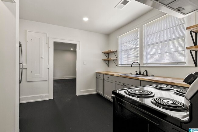 Building Photo - 1101 7th Ave W