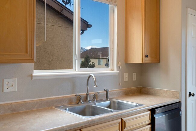 Building Photo - Unparalleled Single-Level Living with Breathtaking Views in D20!