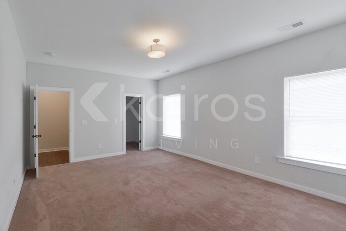 Building Photo - 471 White Oak Cir