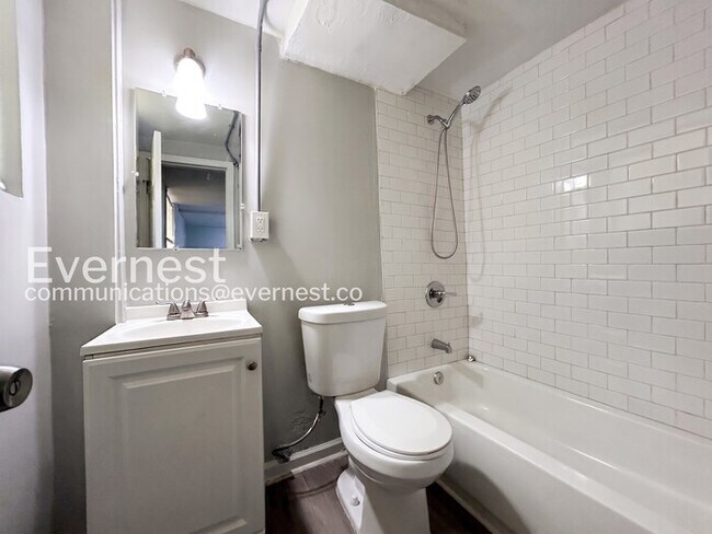 Building Photo - 1935 Lathrop St SE