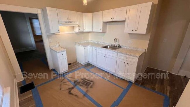 Building Photo - 1345 E Livingston Ave