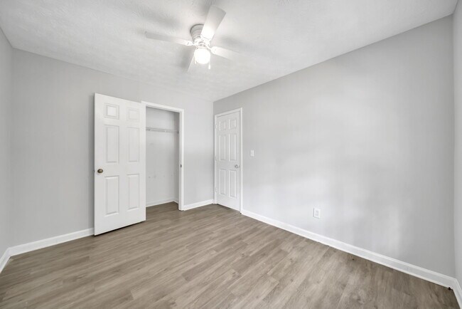 Building Photo - 608 Wood Ridge Dr