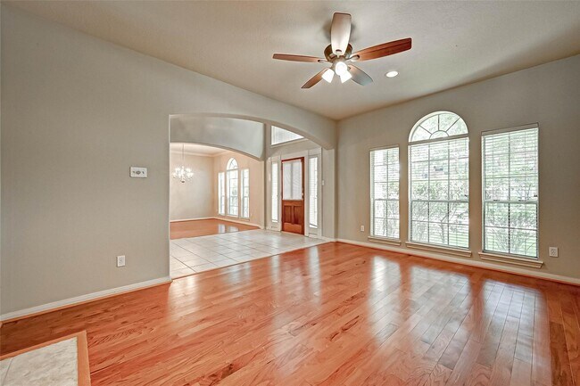 Building Photo - 12419 Shadycrest Dr