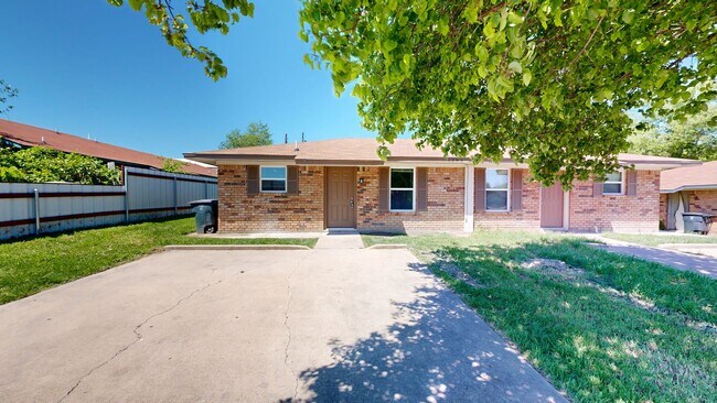 Building Photo - $895 + 2 WEEKS FREE!!!