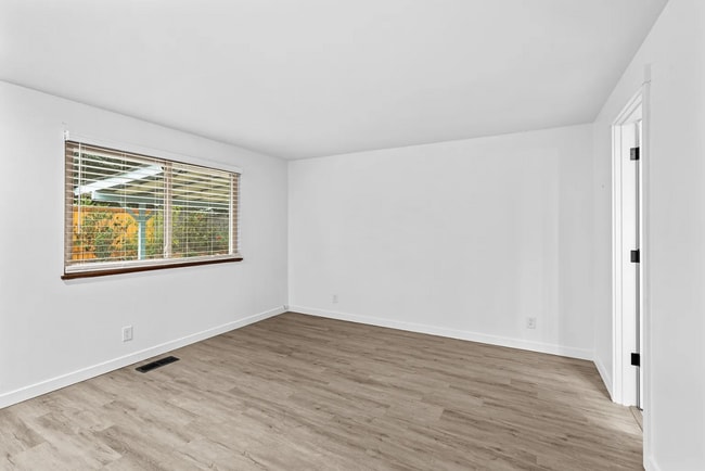 Building Photo - 4BD, 2.5BA Home located in the desirable Churchill Neighborhood!