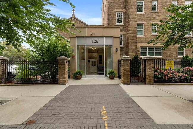 Building Photo - 126 Delaware Ave