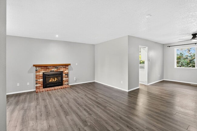 Building Photo - 13525 SW Roan Ct