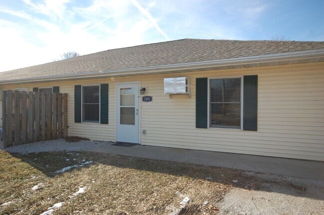 Building Photo - 105-107 South Plum