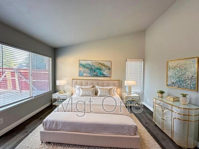 Building Photo - 2156 Russell Dr