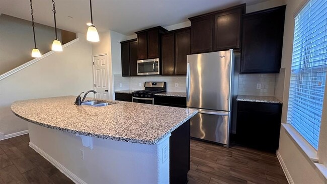 Building Photo - 2304 S Lakeline Blvd