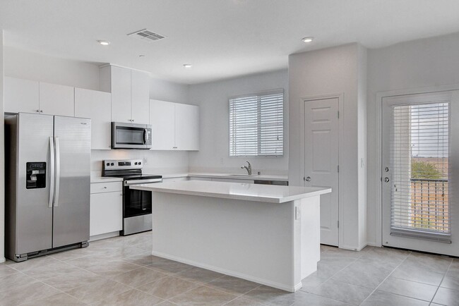 Building Photo - BRAND NEW TOWNHOME OFF 215 AND RUSSELL * N...