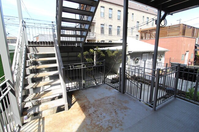 Building Photo - 1744 W Augusta Blvd