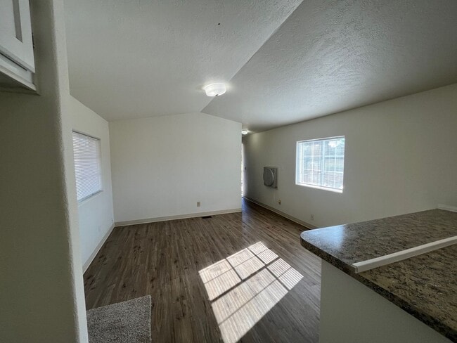 Building Photo - ***2 BEDROOM/1 BATH - CORNER LOT - CORDES LAKES***