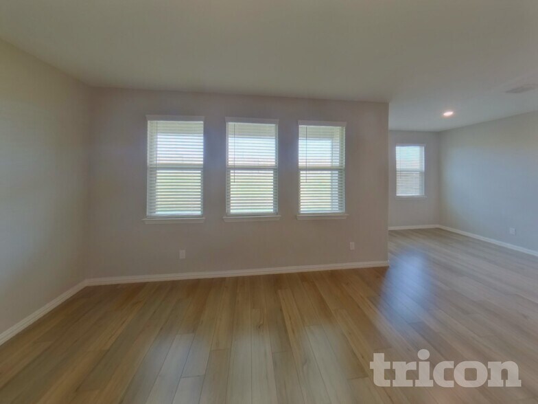 Building Photo - 231 Jenkinson Dr