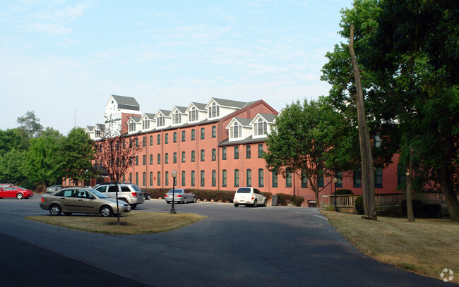 Primary Photo - Park Plaza Apartments