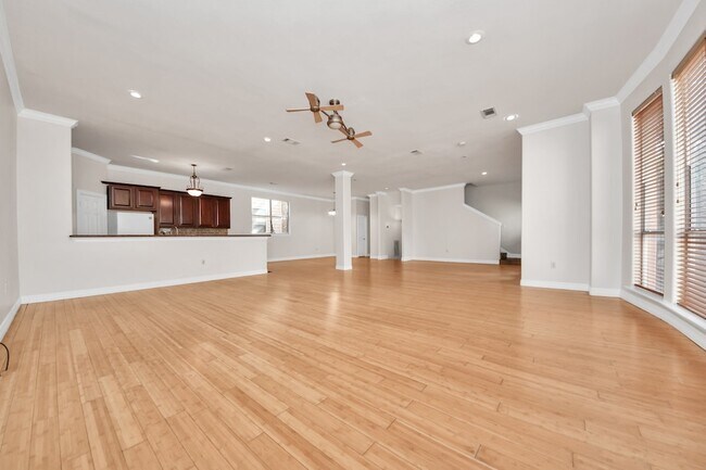 Building Photo - 3014 Chenevert St