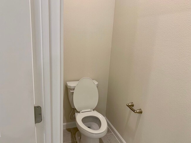 Building Photo - Beautiful Town house for Rent