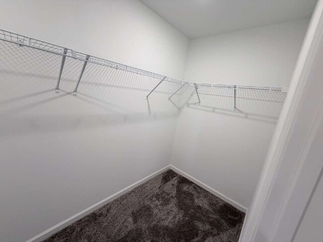 Building Photo - Available for Rent 5 spacious bedrooms and 2.5 bathrooms