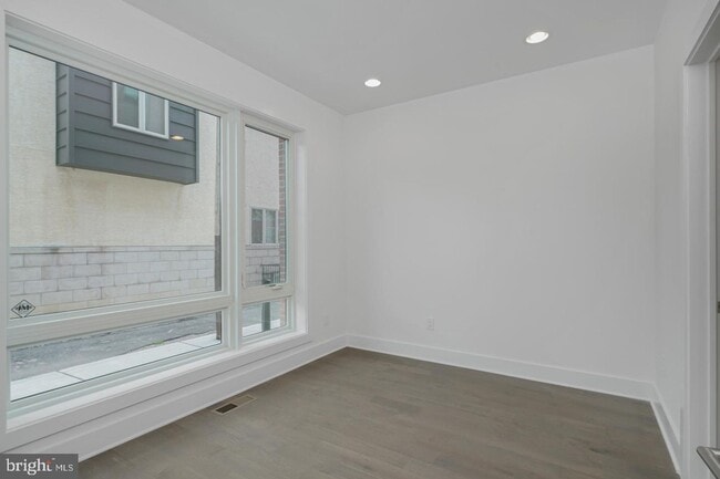 Building Photo - Pennsport Townhome with Garaged Parking