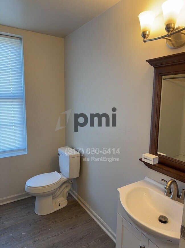 Building Photo - 1 W 28th St