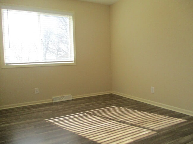 Building Photo - 514 Iona Ln