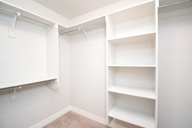 Building Photo - Quiet Family Friendly 4 Bed Home in Bluffdale!!